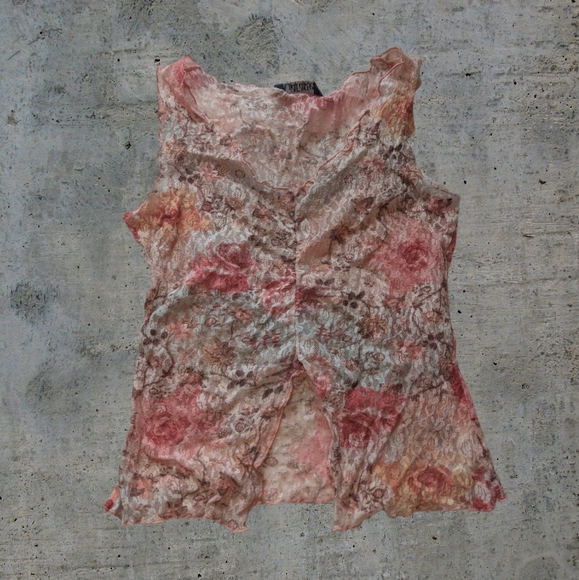 Floral Lace Sleeveless Top - Picture 1 of 3